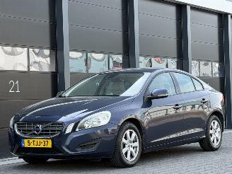 skadebil auto Volvo S-60 1.6 D2 Summum Leer PDC Clima 2013/3
