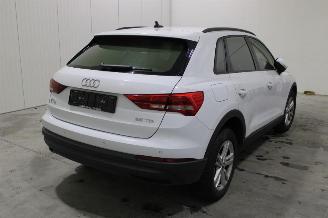 Audi Q3  picture 3