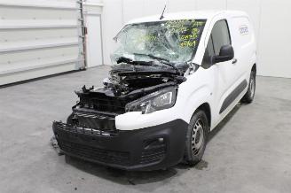 krockskadad bil auto Peugeot Partner  2022/10