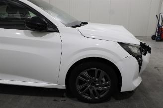 Peugeot 208  picture 6