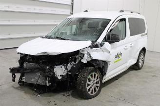 damaged passenger cars Ford Tourneo Connect  2023/5