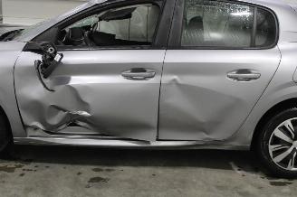 Peugeot 208  picture 6