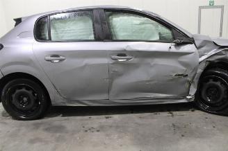 Peugeot 208  picture 8