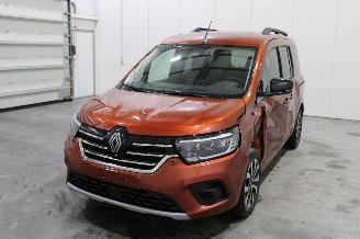 damaged passenger cars Renault Kangoo  2026/6
