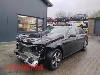 Vrakbiler auto Mercedes C-klasse C Estate (S206), Combi, 2021 C-300 e 2.0 Turbo 2024/5