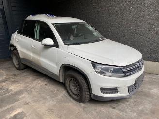 Vrakbiler auto Volkswagen Tiguan 100KW - 2000CC - DIESEL - EURO 5B 2015/3