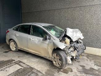 Vrakbiler auto Ford Focus III Sedan 2011 1.6 TDCi 95 Sedan 4Dr Diesel 1.560cc 70kW FWD 2010-07 2011/4