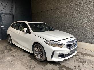 Purkuautot passenger cars BMW 1-serie (F40) Hatchback 2019 118i 1.5 TwinPower 12V Hatchback  Benzine 1.499cc 103kW 2020/7