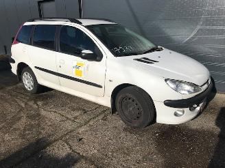 Vrakbiler auto Peugeot 206 SW (2E/K) Combi 2002 / 2007 1.4 HDi Combi/o  Diesel 1.399cc 50kW (68pk) FWD 2006/5