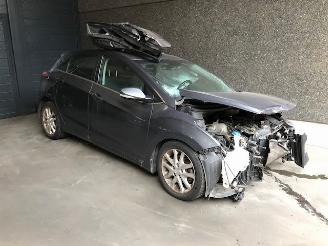 Vrakbiler auto Hyundai I-30 Wagon (GDHF5) Combi 2012 / 2017 1.6 GDI Blue 16V Combi/o  Benzine 1.591cc 99kW (135pk) FWD 2016/8