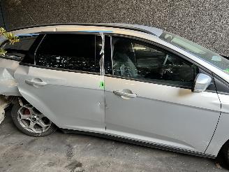 Ford Focus III Wagon Combi 2010 / 2018 1.6 TDCi 115 Combi/o  Diesel 1.560cc 85kW (116pk) FWD picture 3