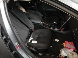 Volvo V-40 V40 Cross Country (MZ), Hatchback 5-drs, 2012 / 2019 2.0 D2 16V picture 10