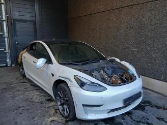 Vrakbiler auto Tesla Model 3 Model 3, Sedan, 2017 Long Range AWD 75 kWh 2021/12