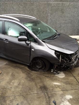 Vrakbiler auto Toyota Verso 2000 diesel 2010/1