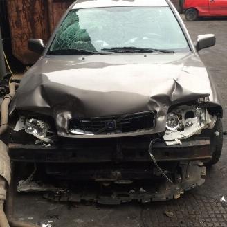 Volvo S-40  picture 2