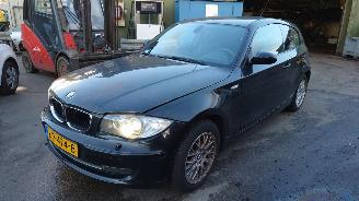 Vrakbiler auto BMW 1-serie E81 2008 318i N43B20A Zwart 475 onderdelen 2008/9