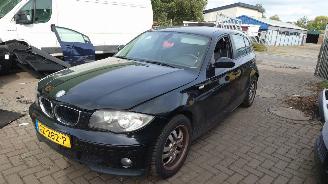Uttjänta bilar auto BMW 1-serie 2004 116i E87 N45B16A Zwart 668 onderdelen 2004/10