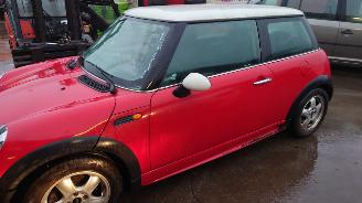 Mini Mini 2004 1.6 16v W10B16A Rood 851 onderdelen picture 2