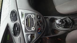 Ford Focus 2002 1.6 16v FYDD Grijs Moondust Silver onderdelen picture 13