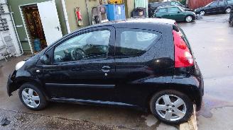 Peugeot 107 2006 1.0 12v 1KRFE Zwart EXZ onderdelen picture 3