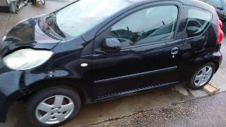 Peugeot 107 2006 1.0 12v 1KRFE Zwart EXZ onderdelen picture 2