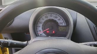 Peugeot 107 2006 1.0 12v 1KRFE Geel KBL onderdelen picture 15