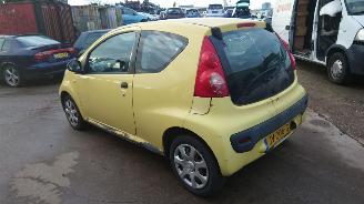 Peugeot 107 2006 1.0 12v 1KRFE Geel KBL onderdelen picture 2