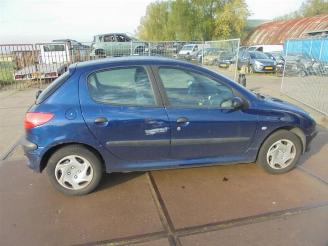 Peugeot 206 206 (2A/C/H/J/S), Hatchback, 1998 / 2012 1.6 16V picture 4