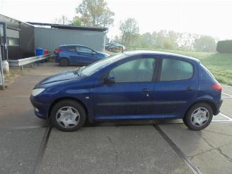 Peugeot 206 206 (2A/C/H/J/S), Hatchback, 1998 / 2012 1.6 16V picture 2