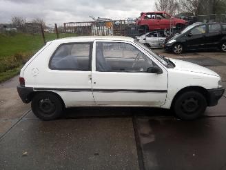 Peugeot 106 106 I Hatchback 1.4 XT (TU3FMC.Z) [55kW]  (12-1992/04-1996) picture 4