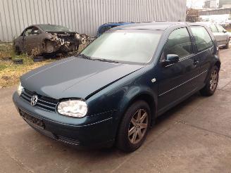 Coche siniestrado Volkswagen Golf  2003/1
