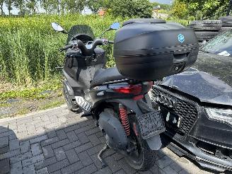 Piaggio MP3 300 HPE VOORKAPSCHADE picture 2