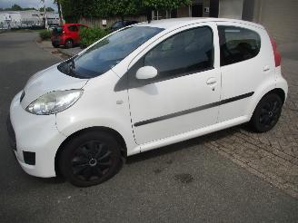 Peugeot 107 1.0-12V XS AIRCO picture 1