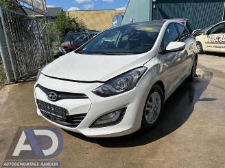 Vrakbiler auto Hyundai I-30 i30 (GDHB5), Hatchback, 2011 1.6 CRDi Blue Drive 16V VGT 2013/0
