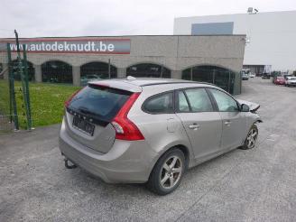 Coche siniestrado Volvo V-60 2.0 D  D4204T9 2015/12