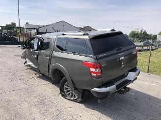 skadebil auto Mitsubishi L200 INTENSE 2017/10