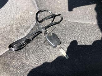 Peugeot 107 1.0 picture 15