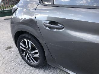 Peugeot 208 1.2 TURBO picture 11