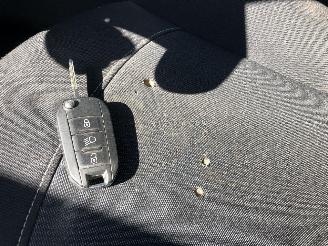 Peugeot 208 1.2 picture 20