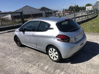 Peugeot 208 1.2 picture 3