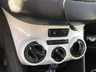 Peugeot 208 1.2 picture 19