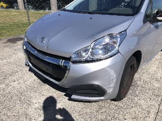 Peugeot 208 1.2 picture 9