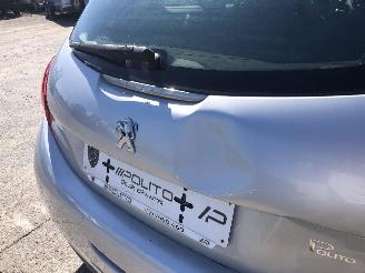 Peugeot 208 1.2 picture 10