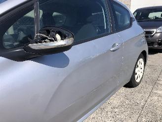 Peugeot 208 1.2 picture 13