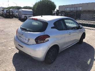 Peugeot 208 1.2 picture 4