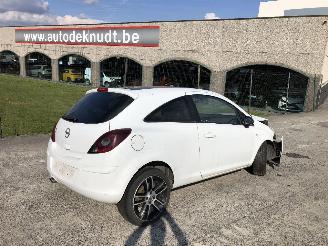 Vrakbiler auto Opel Corsa 1.2 2013/10