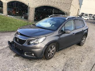 damaged passenger cars Peugeot 2008 SIGNATURE 1.2 2019/11