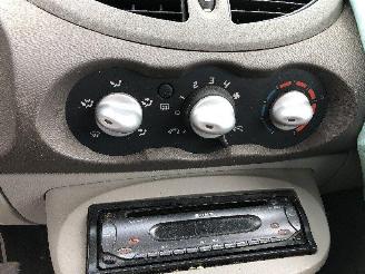 Renault Twingo 1.1 picture 13