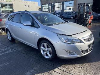 Opel Astra SPORTSTOURER picture 2