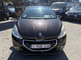 Peugeot 208 1.2I 3P picture 2